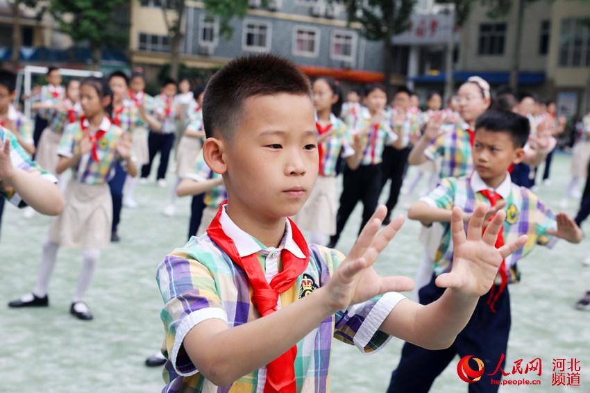 探索中国儿童美术的璀璨星空 —— 走进中国儿童美术网