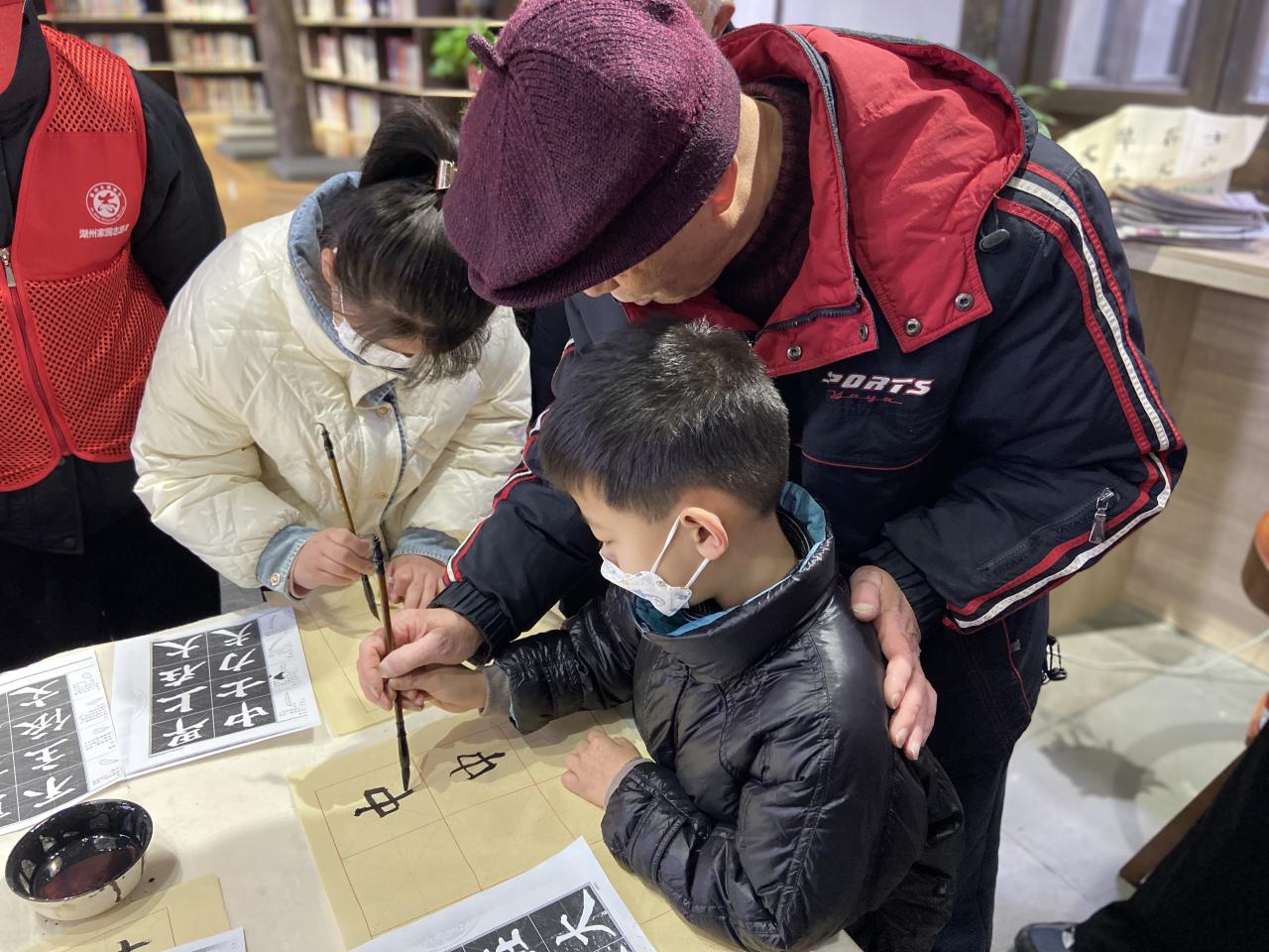 毛笔书法讲座视频，传承千年文化，领略笔墨之韵