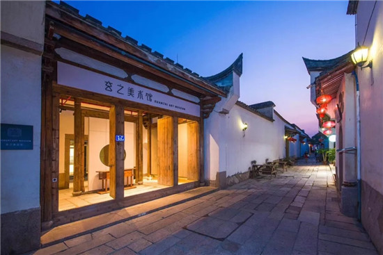 云南白魁美术馆，画作特点与艺术评价