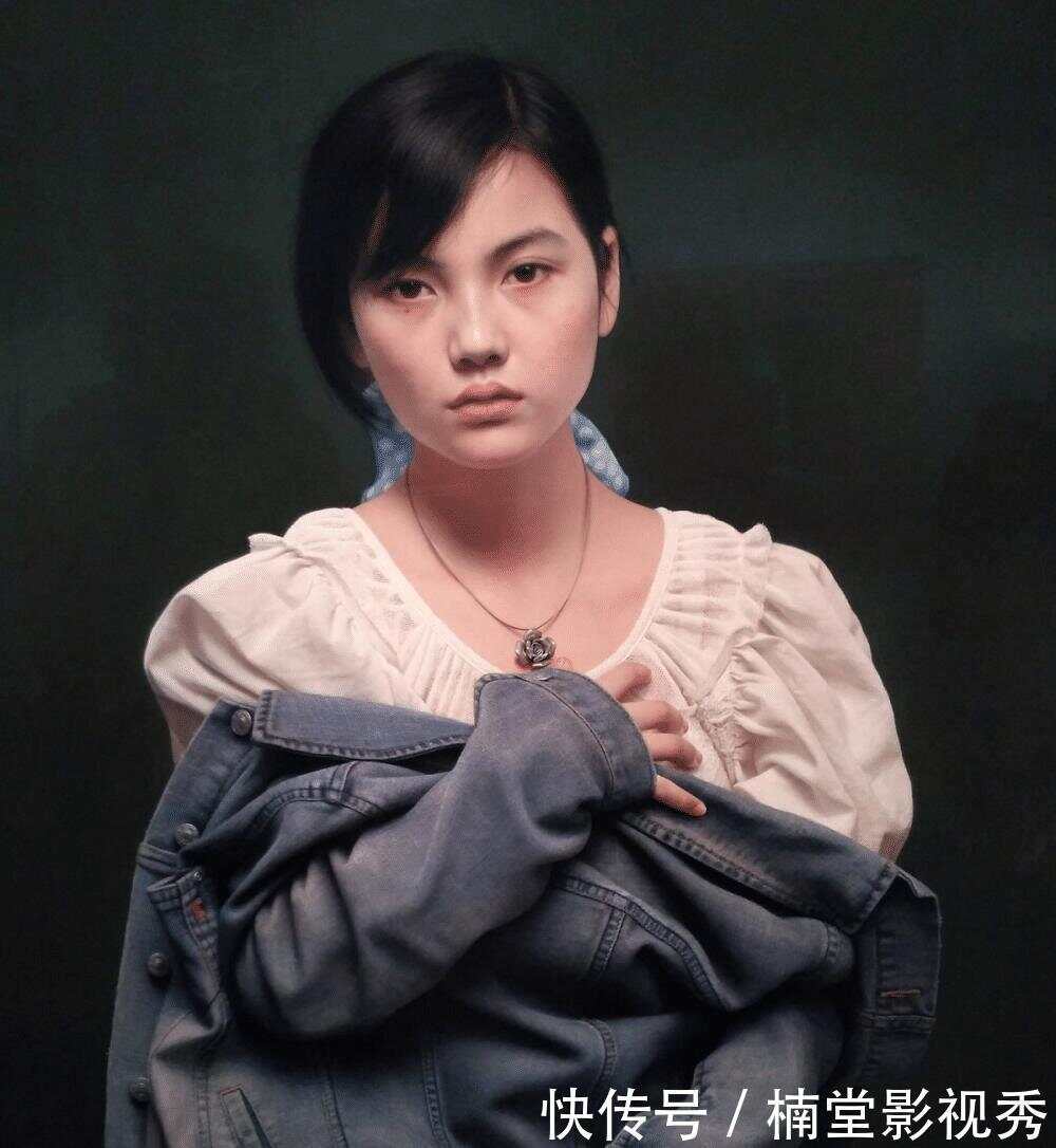 冷军笔下的女性，五幅画作中的细腻情感与极致写实