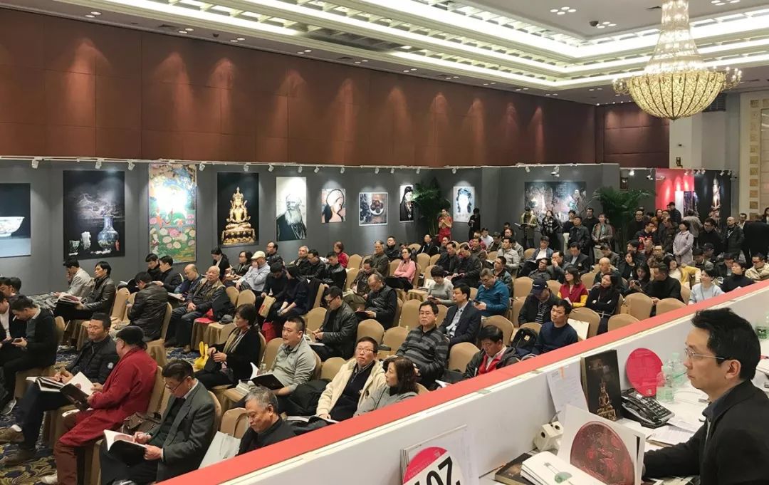 古玩拍卖会现场视频，穿越时空的视觉盛宴