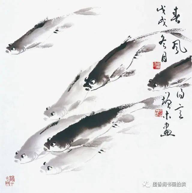 简单水墨画，描绘鱼儿的灵动之美