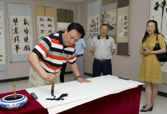 探秘唐国强书法市场，一平尺价值几何？