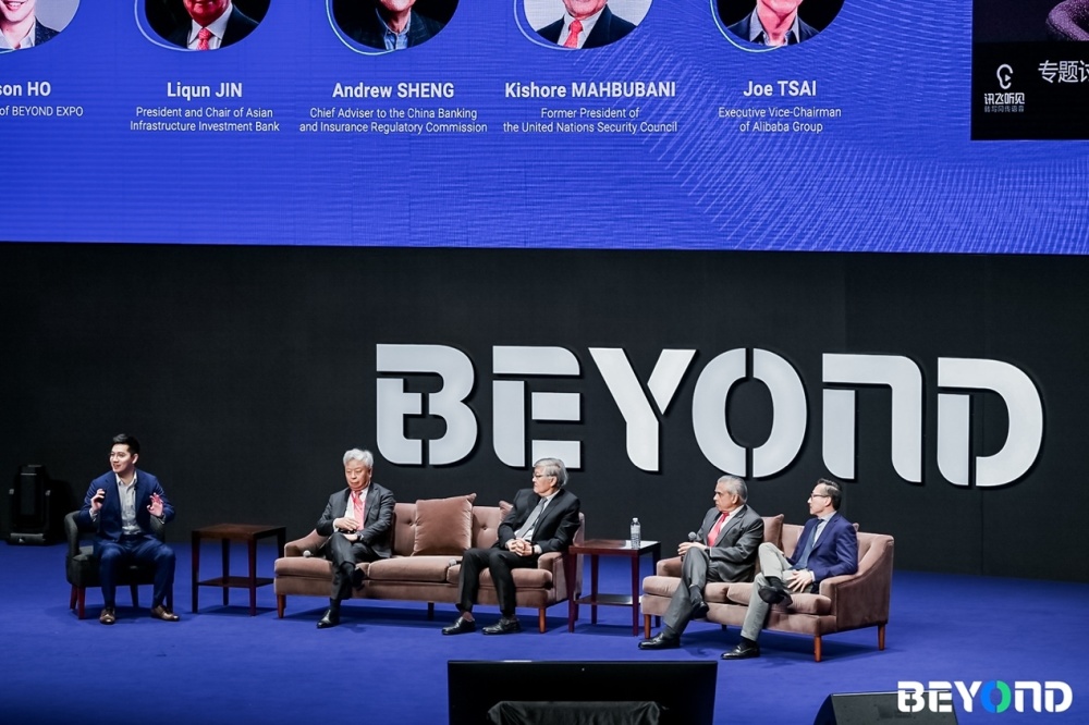 澳门六爷，传奇分析师的智慧之光—最新免费版简介与风采