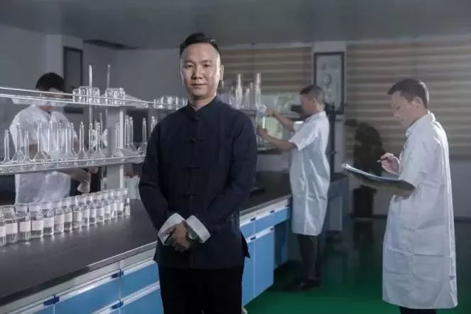 澳门六爷，科技界的传奇人物与他的创新故事